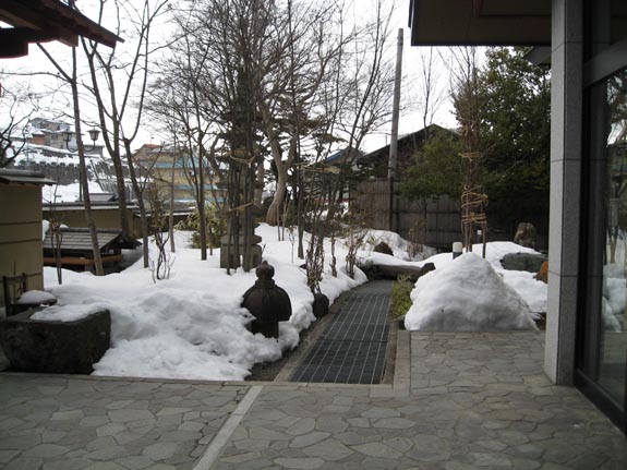 IMG_1408-Nagano-Shibu-hotel-garden