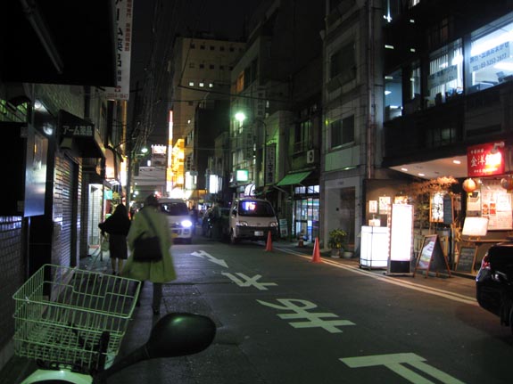 IMG_2992-Tokyo-streets-night-plants